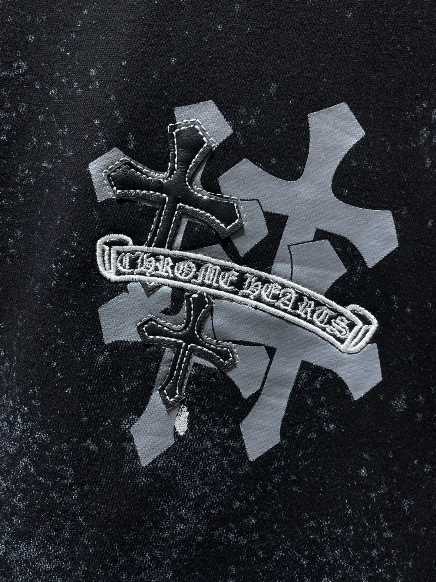P230 Chrome Hearts Autumn and Winter 2025 are on sale simultaneously at counters. High-weight, environmentally friendly and high-quality top-quality fabrics. Starry sky cross patchwork leather embroidered crew neck sweatshirt. Imported environmentally friendly glue printing and dyeing. Simultaneous counter sales. 1:1 replica version. Recommended colors: black and white. Size: S, M, L, XL.